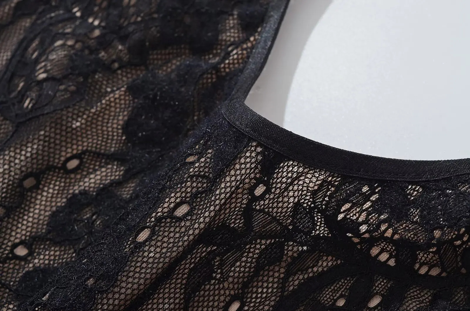 body dentelle ajusté