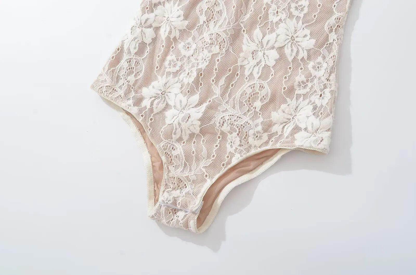 vêtement femme dentelle